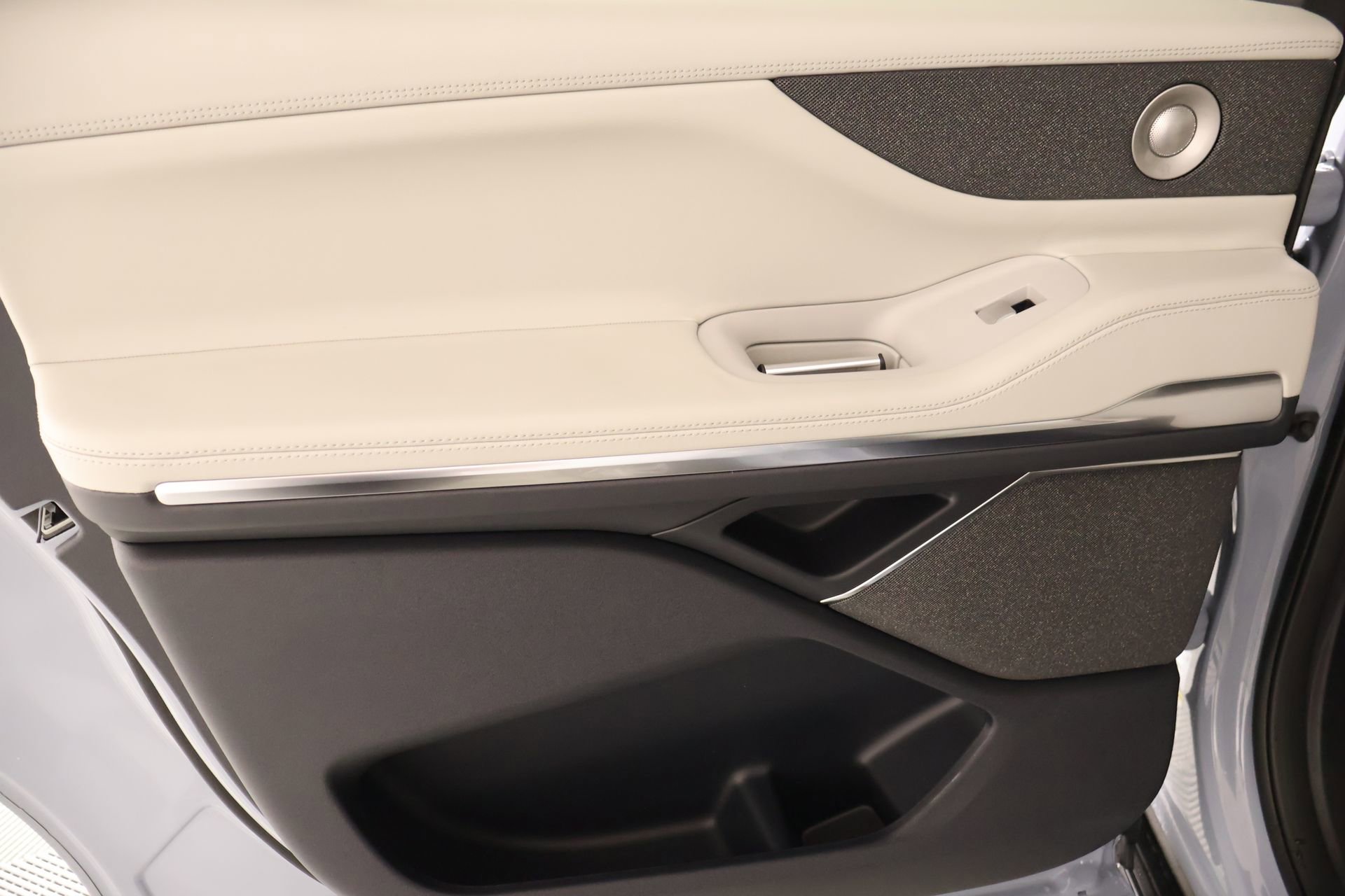 New 2026 Lincoln Navigator L Reserve AWD/4WD image 19
