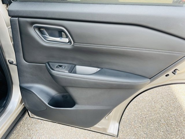 Used 2024 Nissan Rogue Platinum w/ Platinum Premium Package image 24