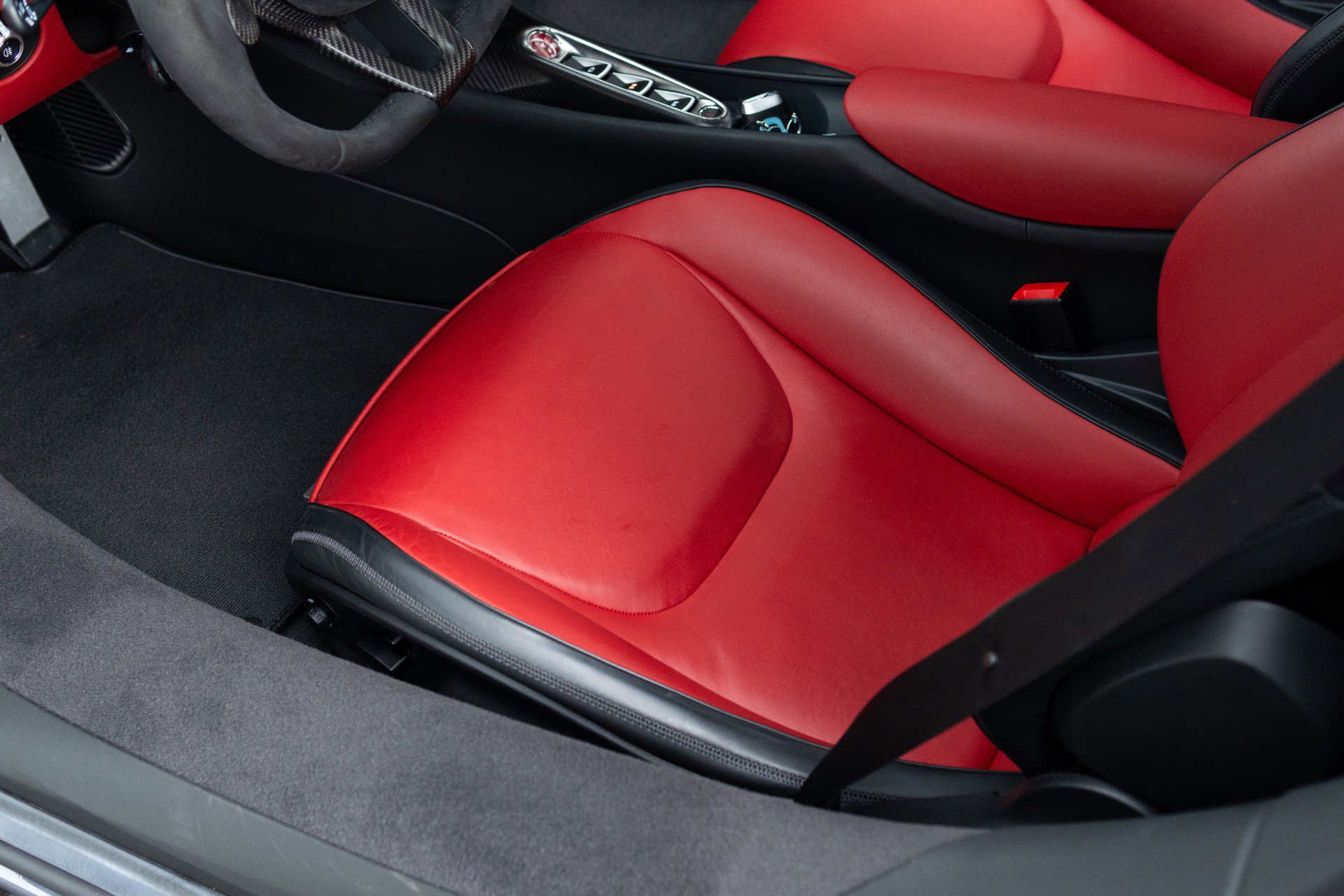Used 2023 McLaren Artura RWD image 42