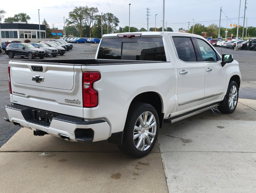 Used 2025 Chevrolet Silverado 1500 High Country AWD/4WD image 17