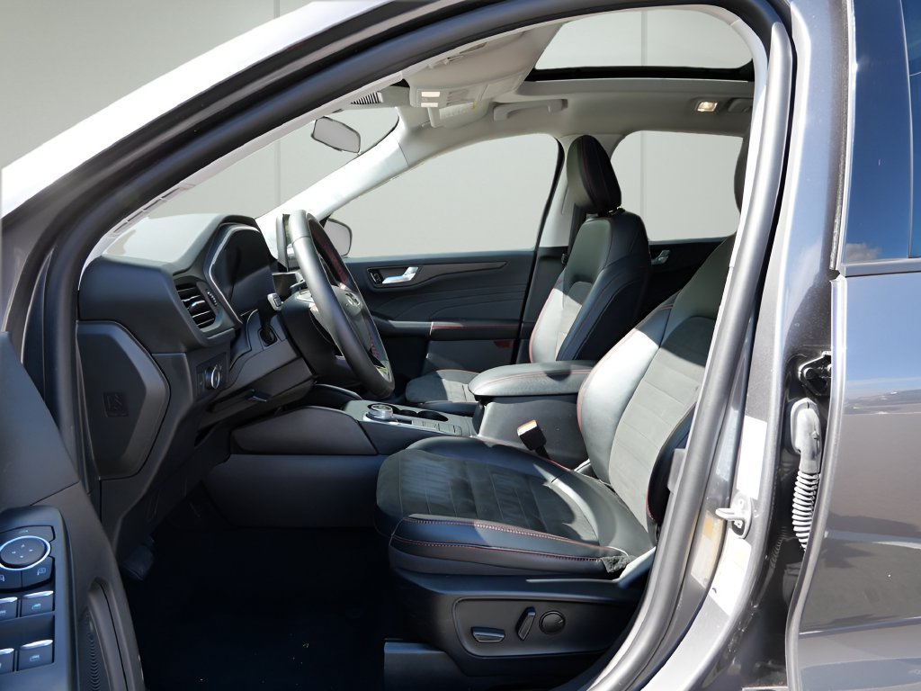 Used 2022 Ford Escape SEL w/ SEL Stealth AWD Package image 10