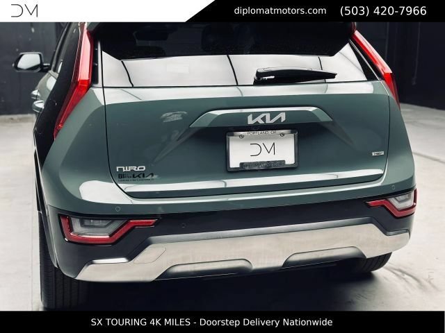 Used 2023 Kia Niro SX Touring FWD image 16