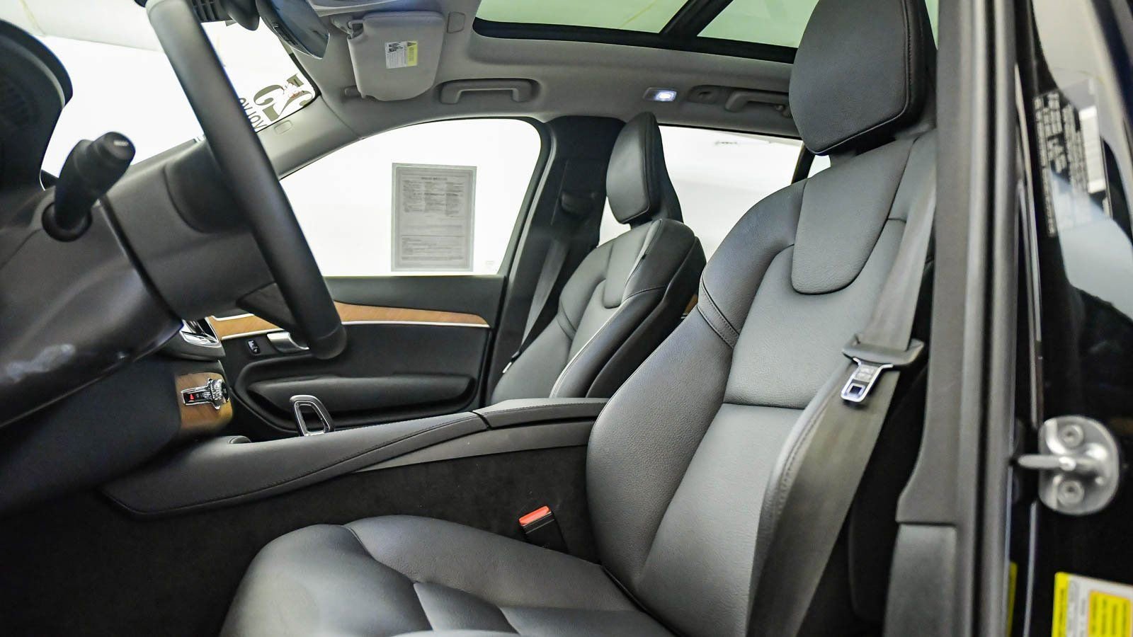 Used 2025 Volvo XC90 B6 Plus AWD/4WD image 21