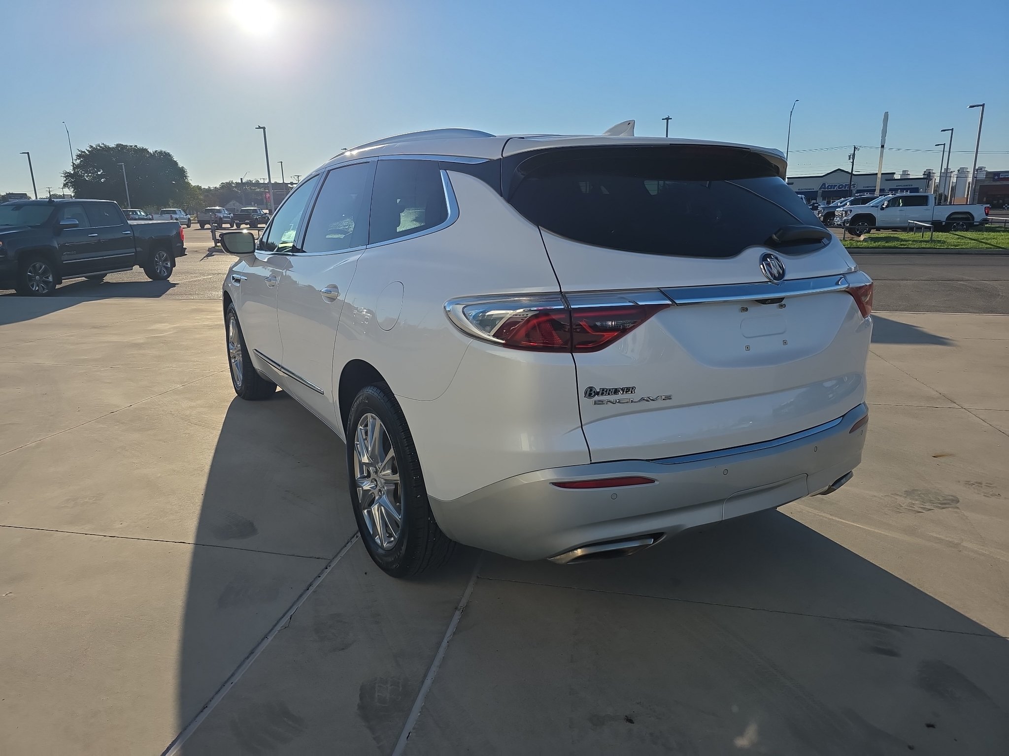 Used 2022 Buick Enclave Premium w/ Experience Buick Package FWD image 17