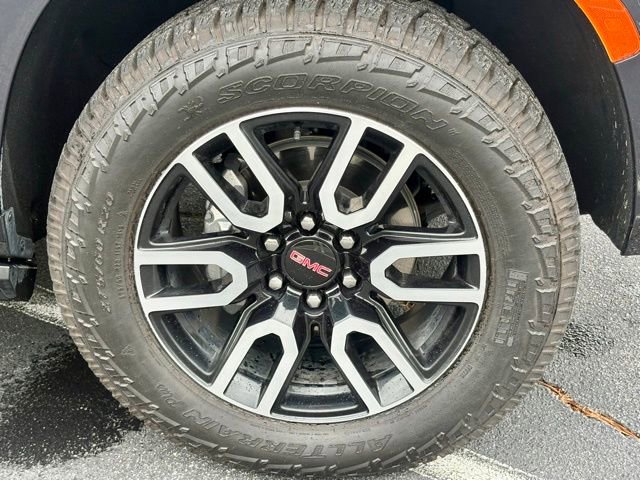 Used 2023 GMC Yukon AT4 w/ Technology Package AWD/4WD image 29