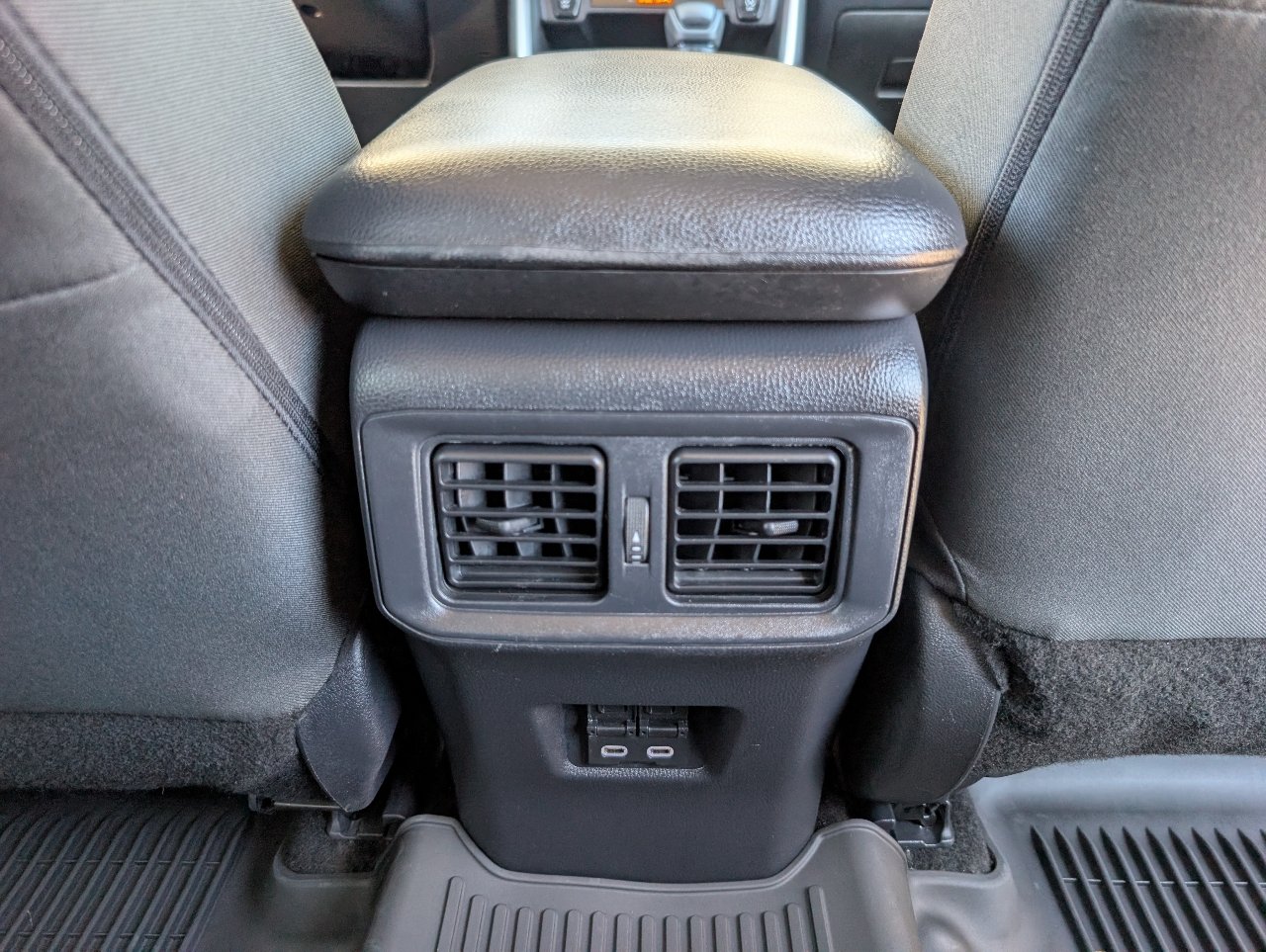 Used 2025 Toyota RAV4 XLE FWD image 7