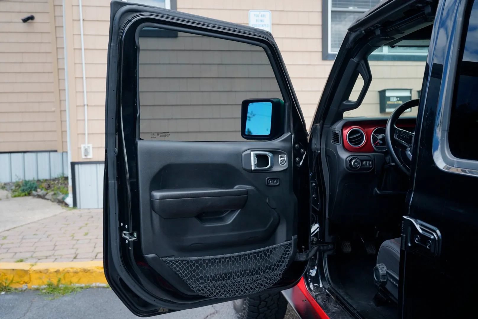 Used 2018 Jeep Wrangler Unlimited Rubicon AWD/4WD image 19