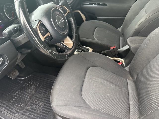 Used 2017 Jeep Renegade Latitude image 10