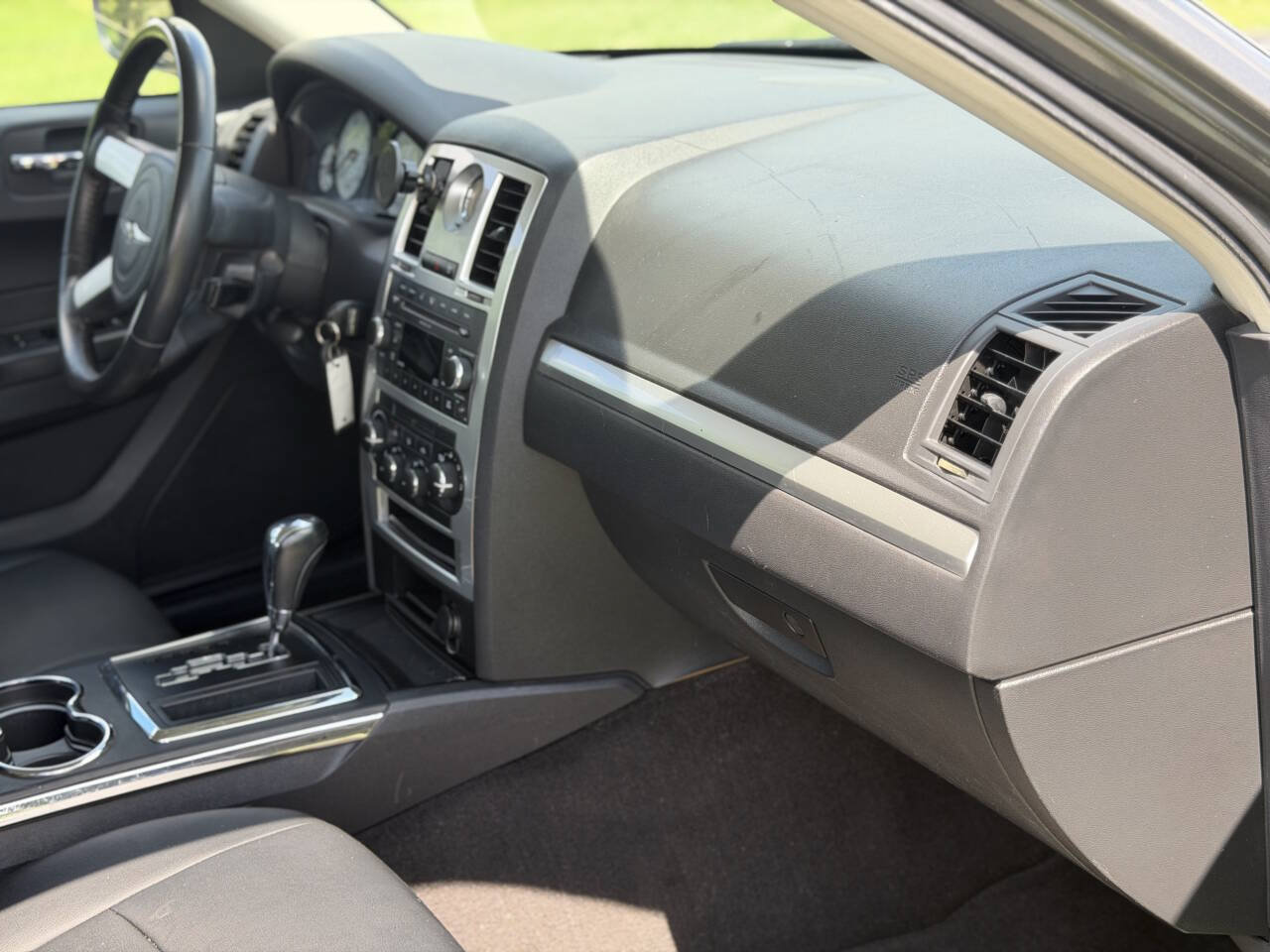 Used 2009 Chrysler 300 Touring RWD image 31