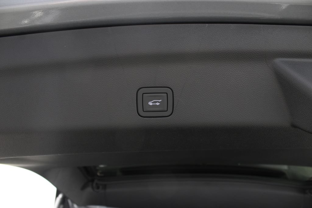 New 2026 GMC Yukon XL AT4 AWD/4WD image 24