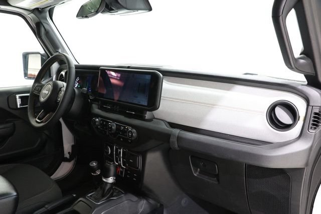 Used 2024 Jeep Wrangler Unlimited AWD/4WD image 17