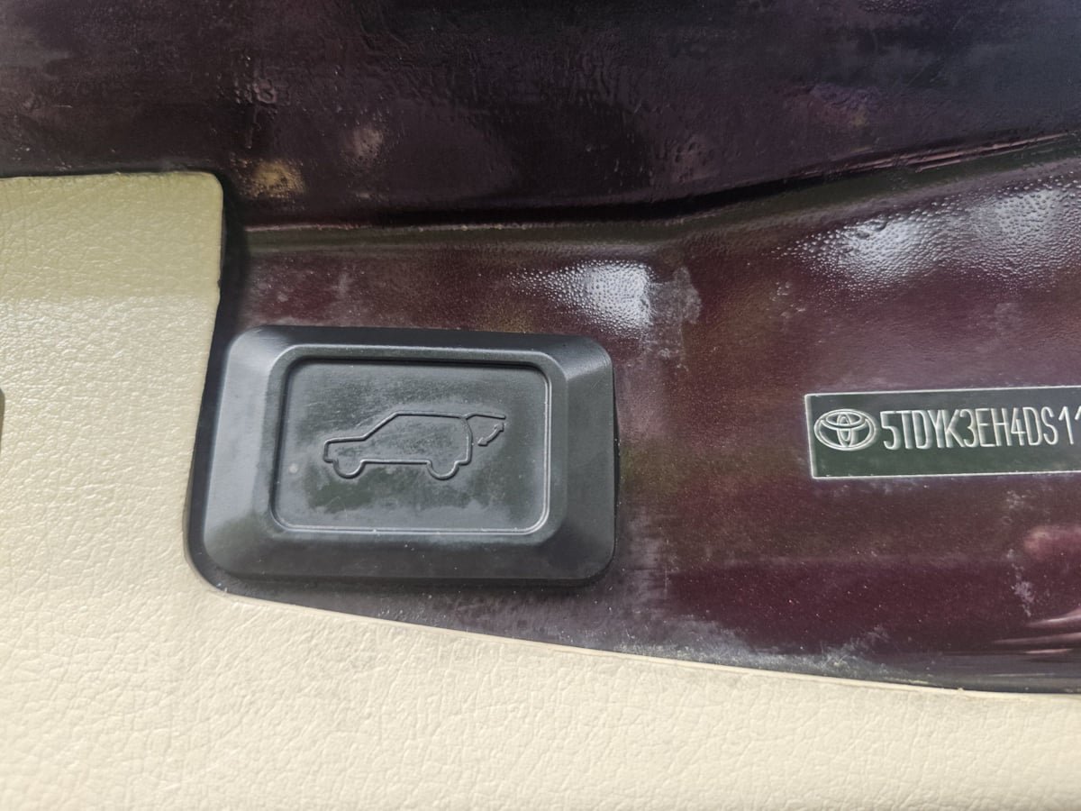 Used 2013 Toyota Highlander Limited FWD image 42