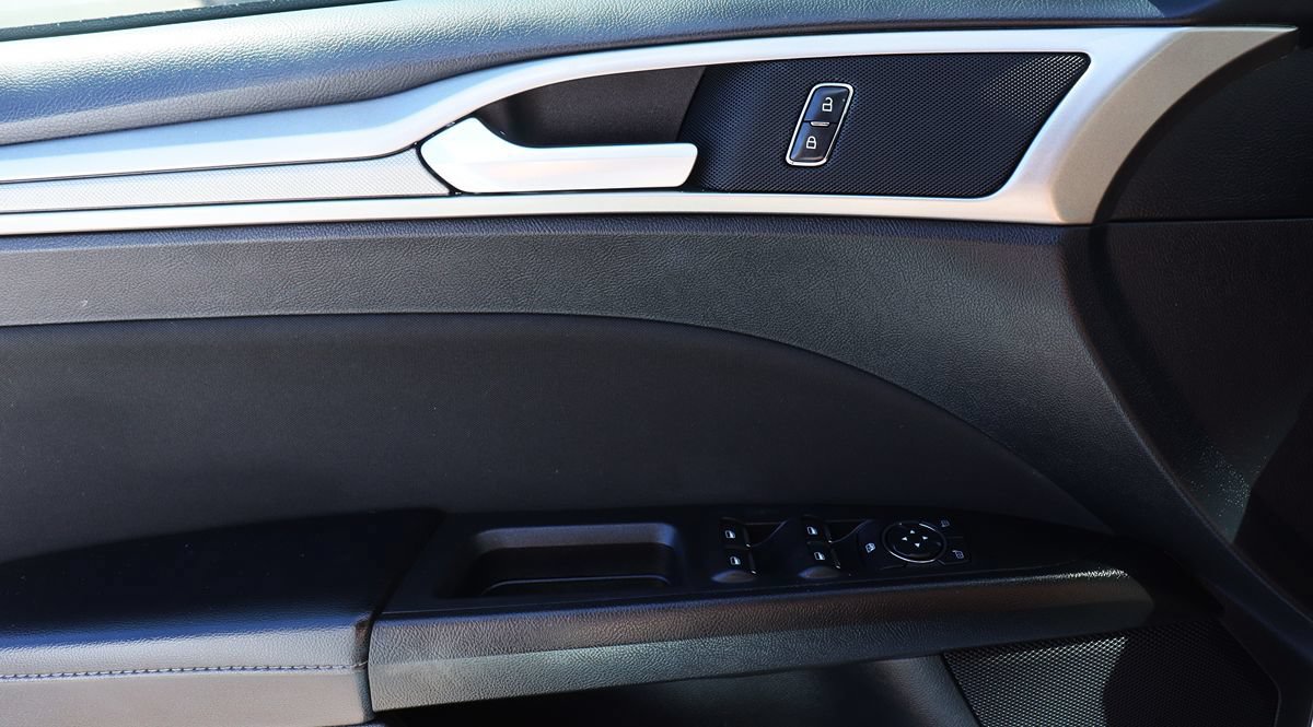 Used 2020 Ford Fusion SE image 40