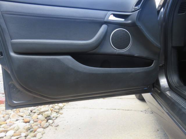 Used 2009 Pontiac G8 w/ Premium Package RWD image 9