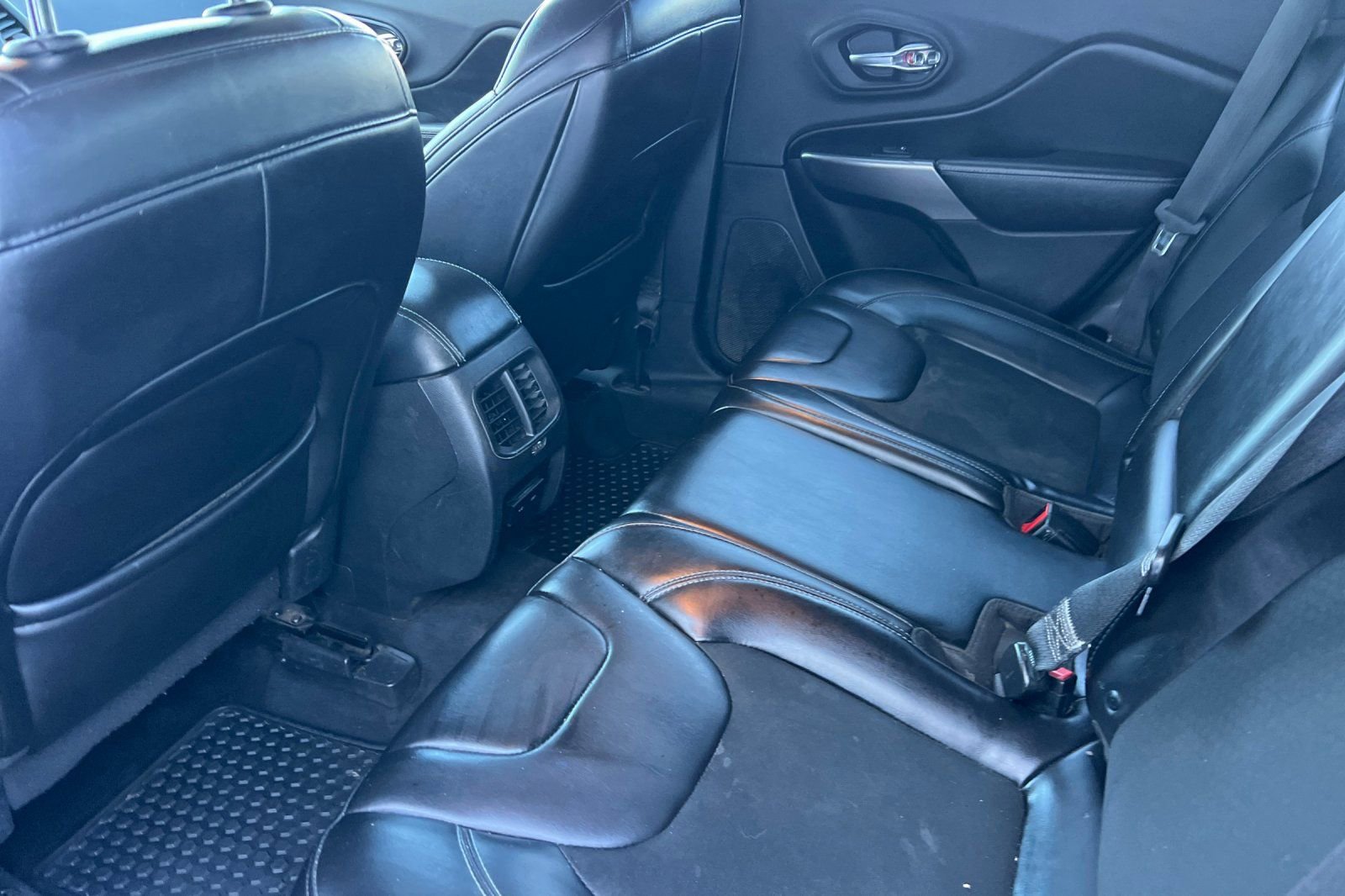 Used 2019 Jeep Cherokee Latitude Plus w/ Cold Weather Group image 12