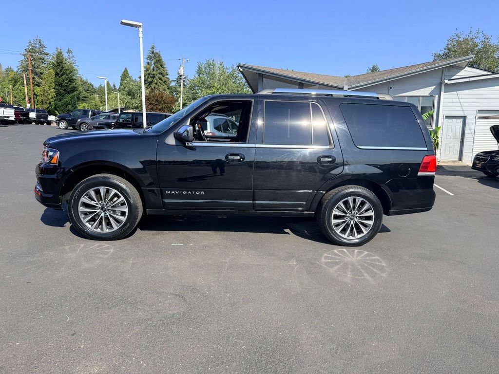 Used 2017 Lincoln Navigator Reserve AWD/4WD image 2