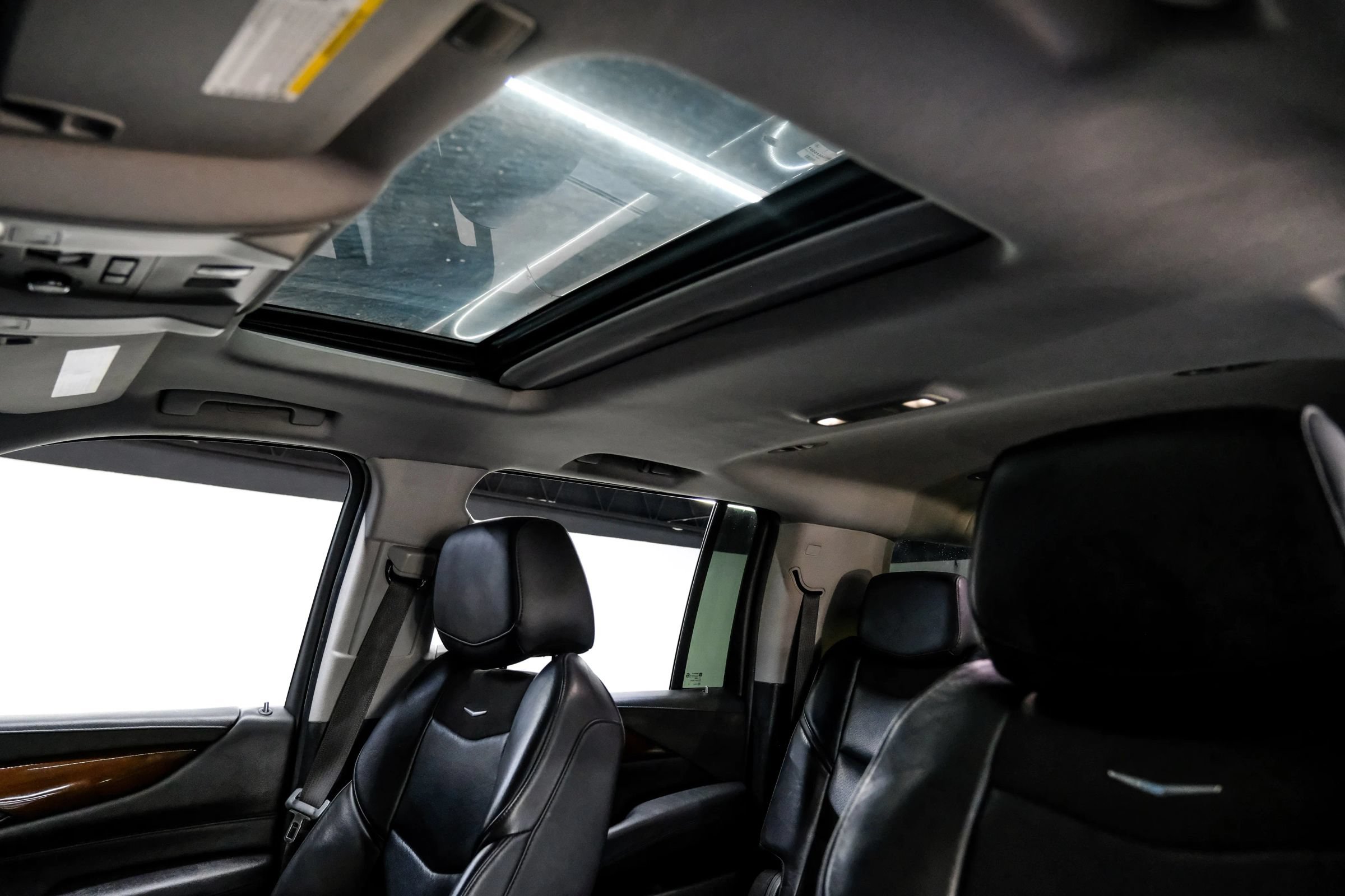 Used 2020 Cadillac Escalade ESV Luxury RWD image 5