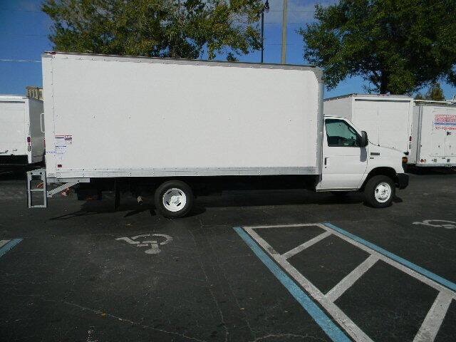 Used 2014 Ford E-350 and Econoline 350 Super Duty RWD image 2