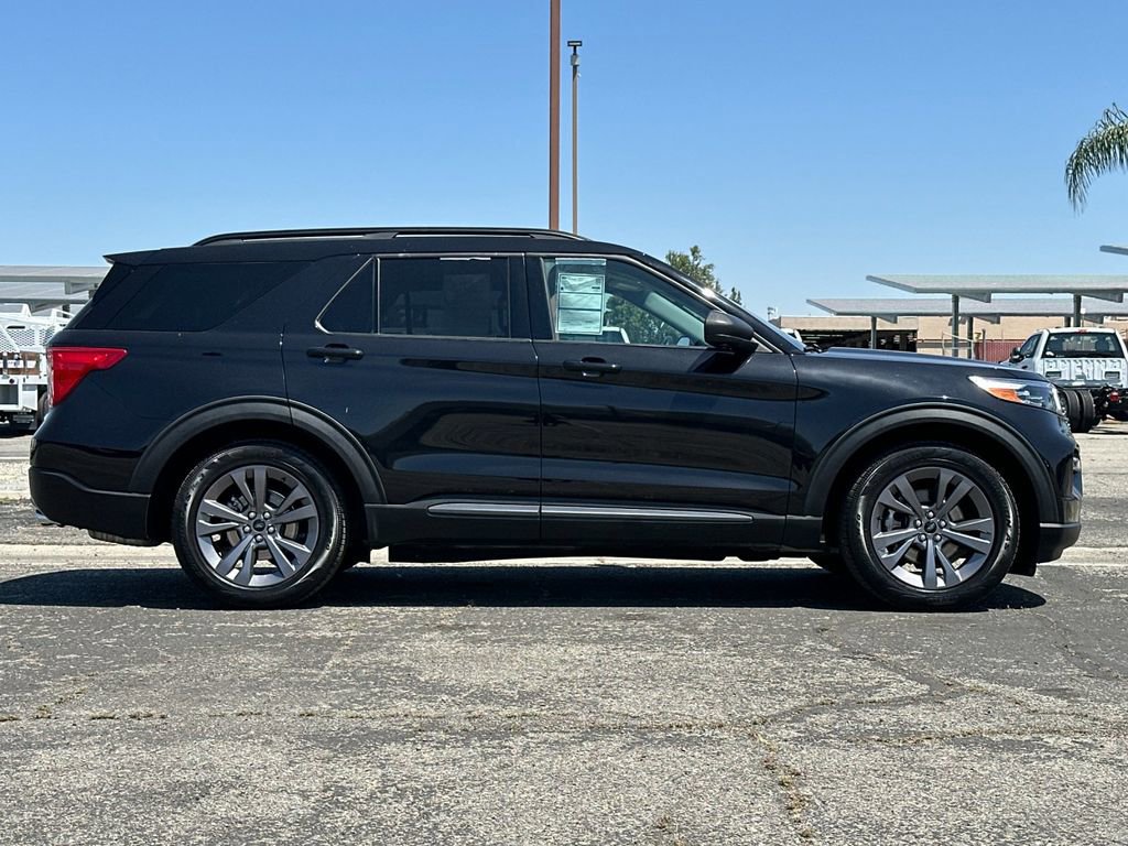 Certified 2021 Ford Explorer XLT w/ Equipment Group 202A RWD image 2