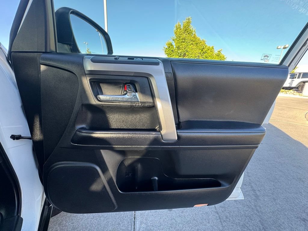 Used 2019 Toyota 4Runner SR5 AWD/4WD image 31