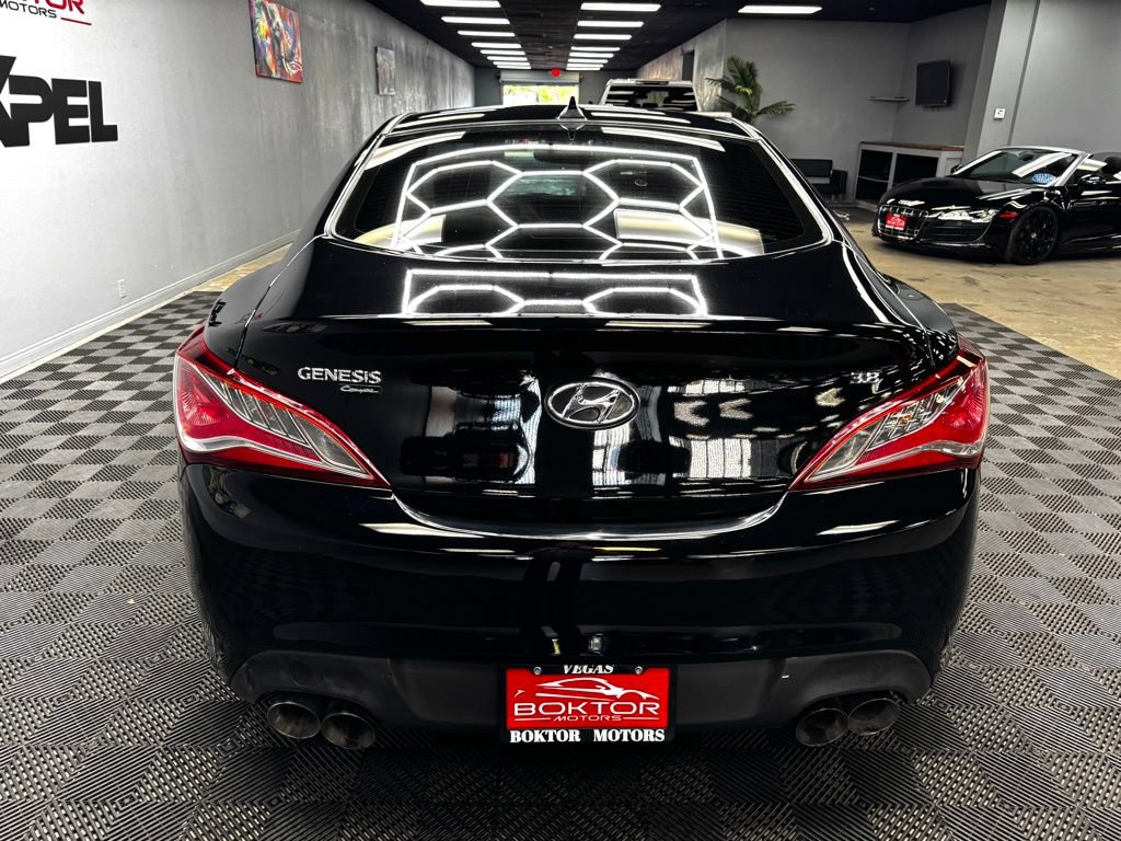 Used 2016 Hyundai Genesis 3.8 RWD image 13