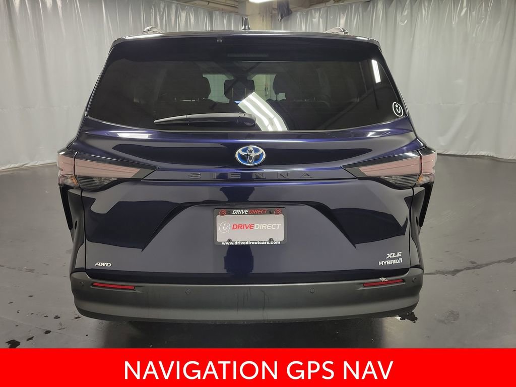 Used 2024 Toyota Sienna XLE AWD/4WD image 7