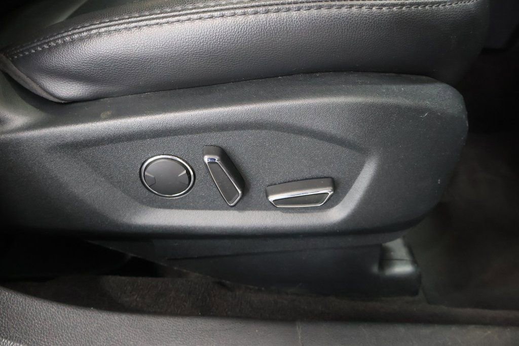 Used 2018 Ford Explorer XLT w/ Equipment Group 202A image 22