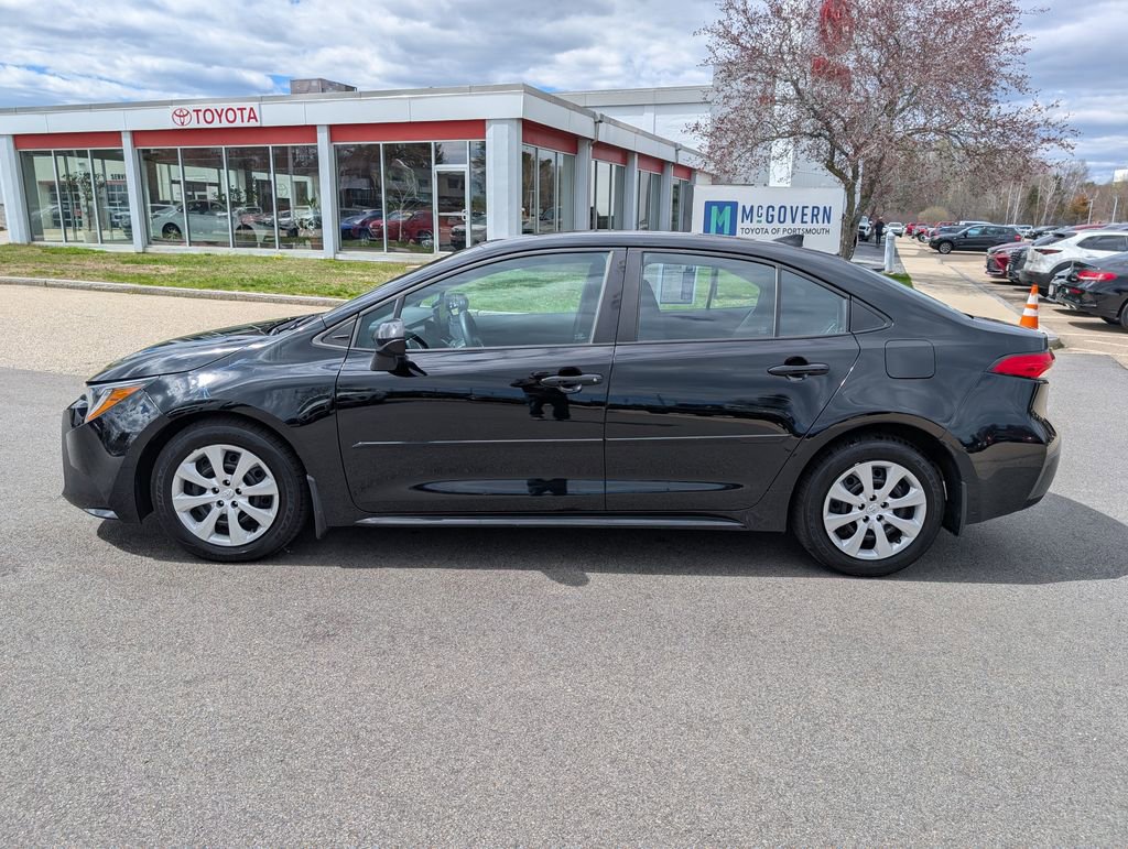 Used 2023 Toyota Corolla LE w/ Carpet Mat Package (TMS) FWD image 2