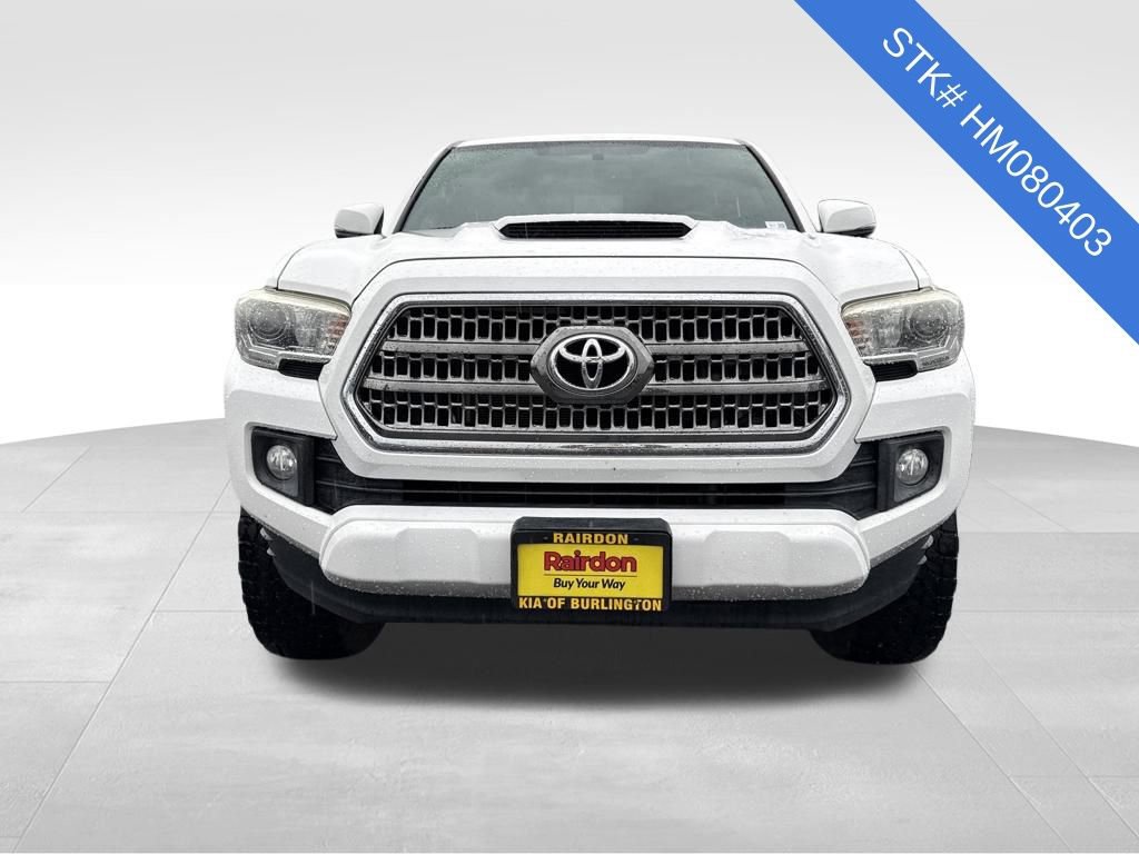 Used 2017 Toyota Tacoma TRD Sport image 2