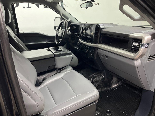 Used 2024 Ford F550 4x4 Crew Cab Super Duty image 25
