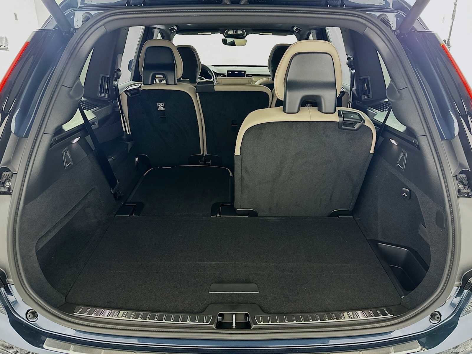 New 2026 Volvo XC90 B6 Plus w/ Protection Package Premier image 24