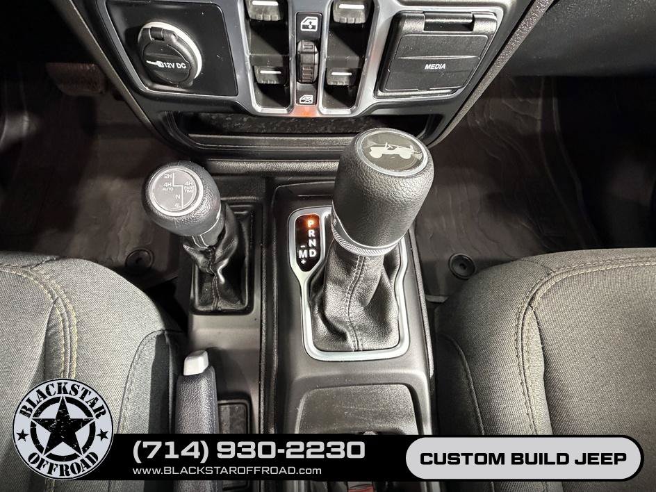 Used 2024 Jeep Wrangler Unlimited w/ Convenience Group AWD/4WD image 28