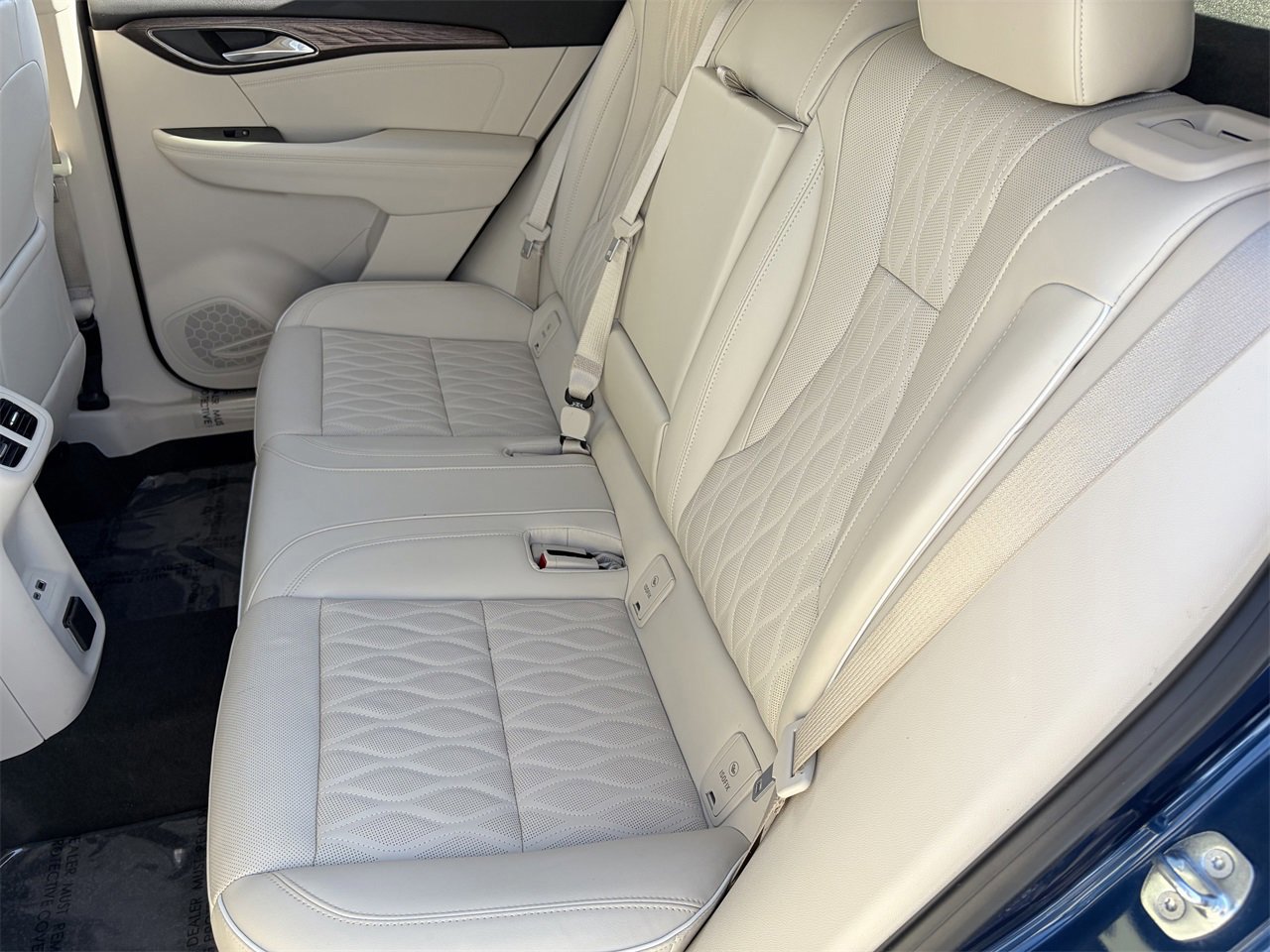 Used 2023 Buick Envision Avenir image 17