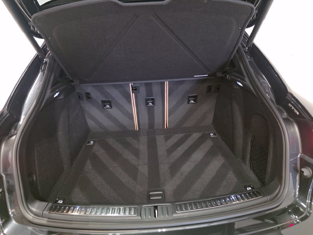 Certified 2026 Porsche Macan AWD/4WD image 14