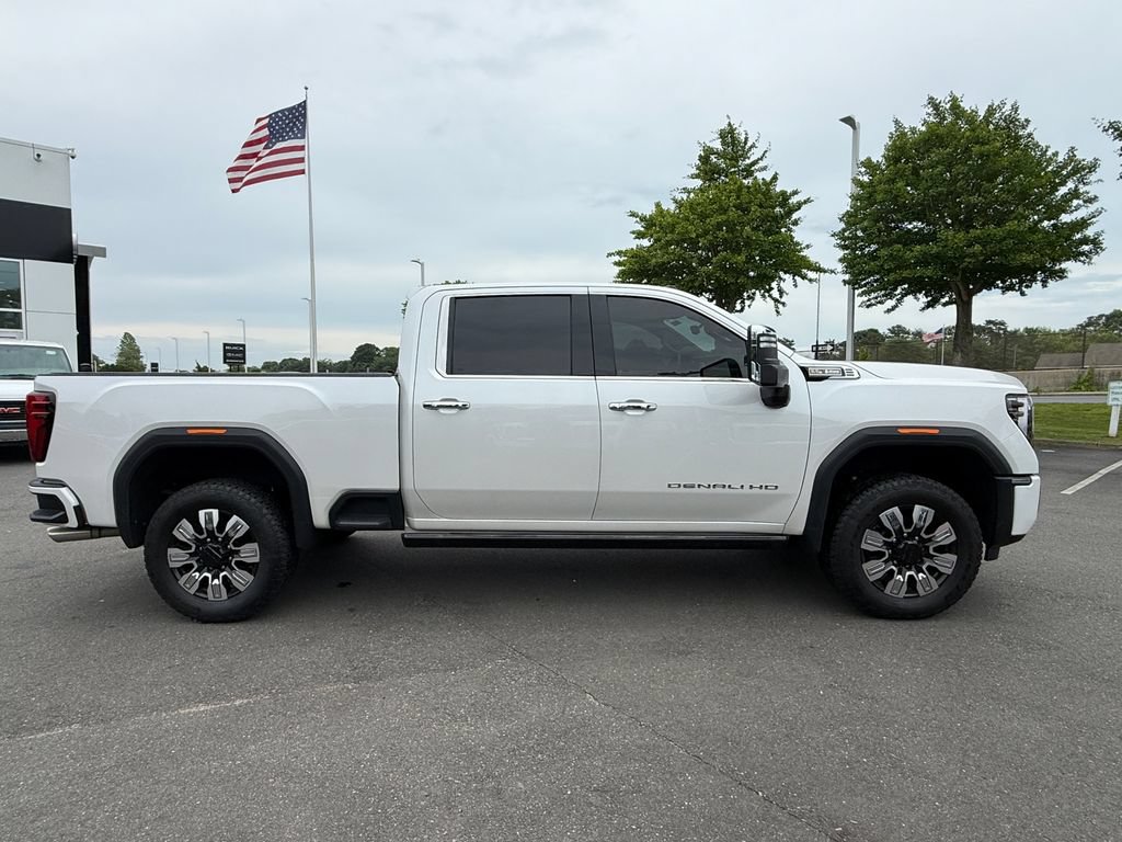 Used 2024 GMC Sierra 3500 Denali w/ Denali Reserve Package AWD/4WD image 4