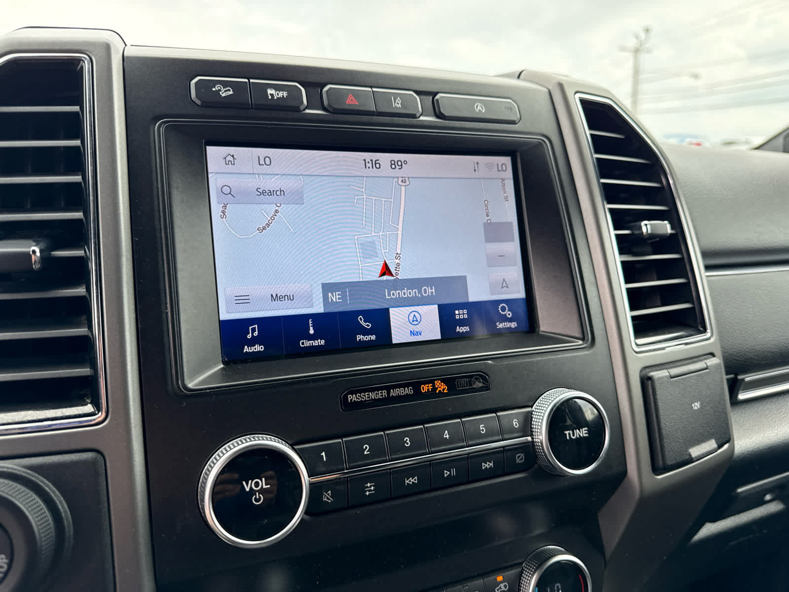 Used 2020 Ford Expedition XLT w/ Equipment Group 202A AWD/4WD image 18