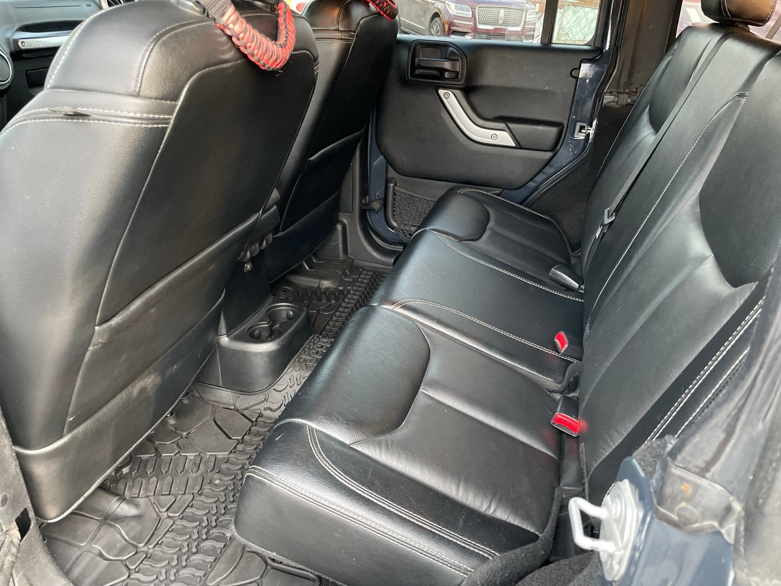 Used 2017 Jeep Wrangler Unlimited Sahara w/ Connectivity Group AWD/4WD image 9