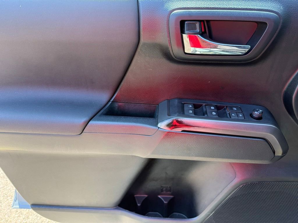 Used 2019 Toyota Tacoma TRD Off-Road AWD/4WD image 14