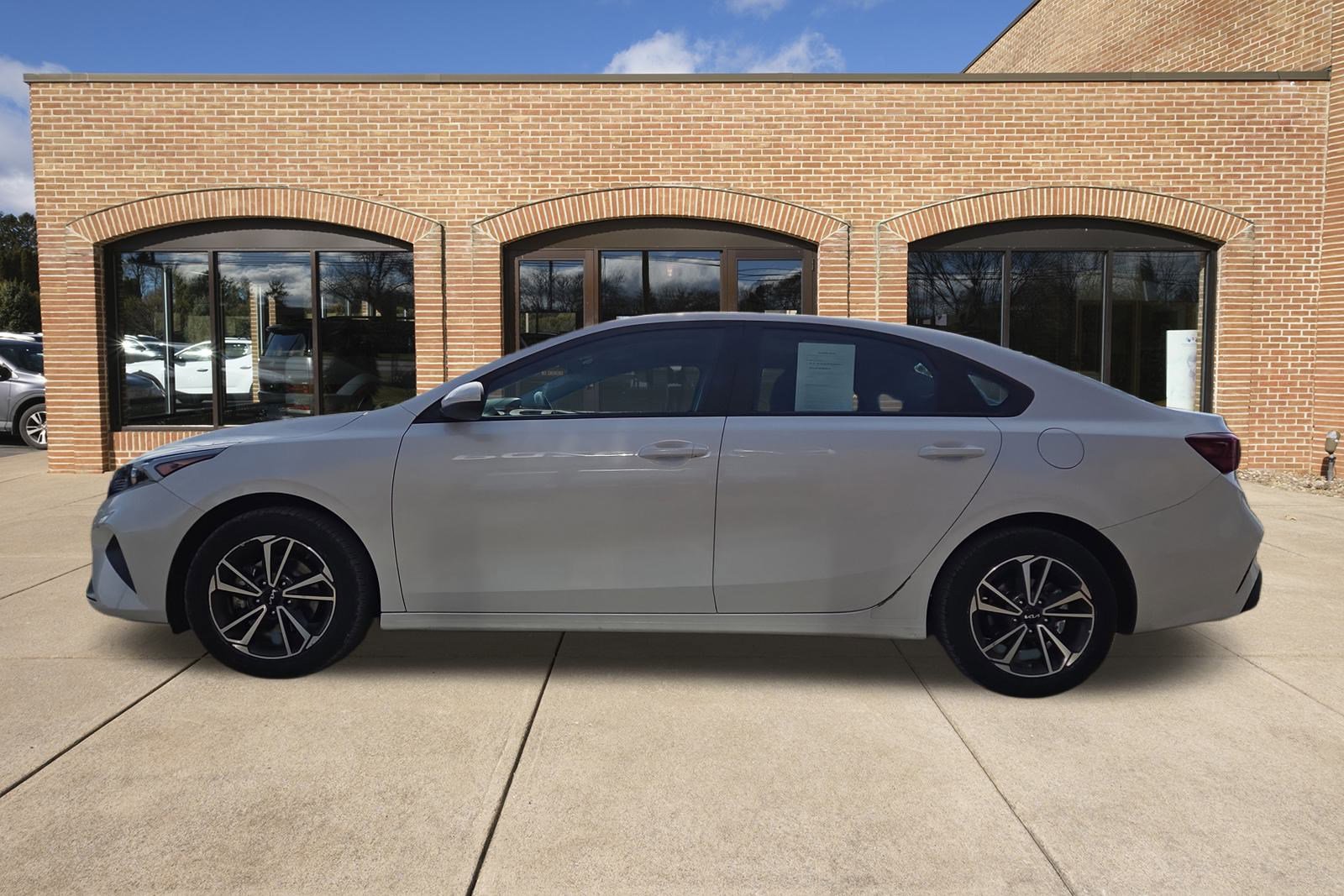 Used 2023 Kia Forte LXS image 7