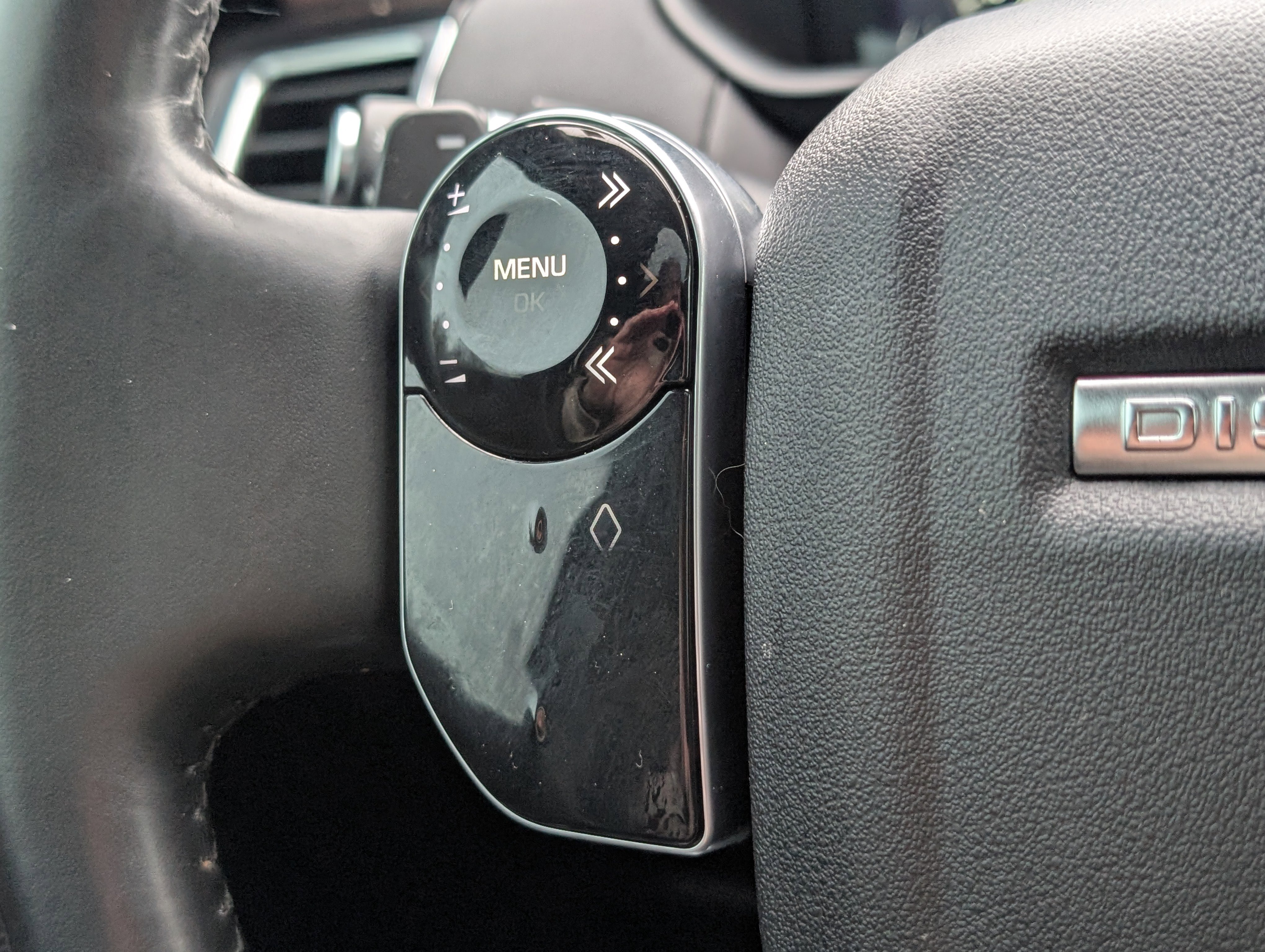 Used 2020 Land Rover Discovery HSE image 24