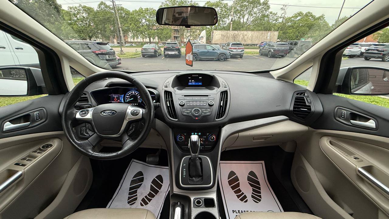 Used 2017 Ford C-MAX Energi SE w/ Equipment Group 402A FWD image 15