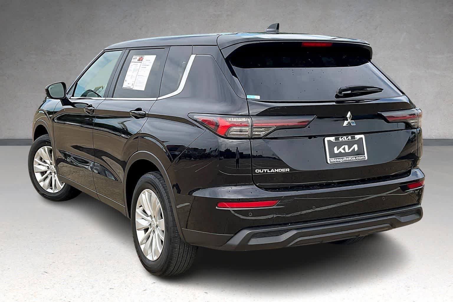 Used 2025 Mitsubishi Outlander ES image 4