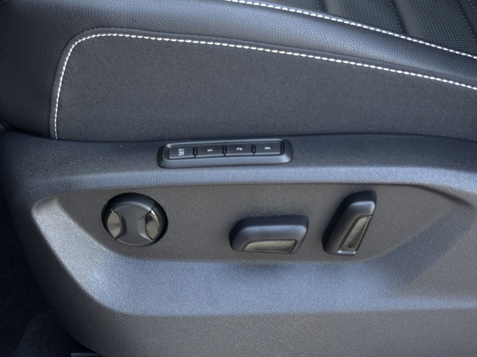 New 2026 Volkswagen Atlas Cross Sport SEL R-Line image 22