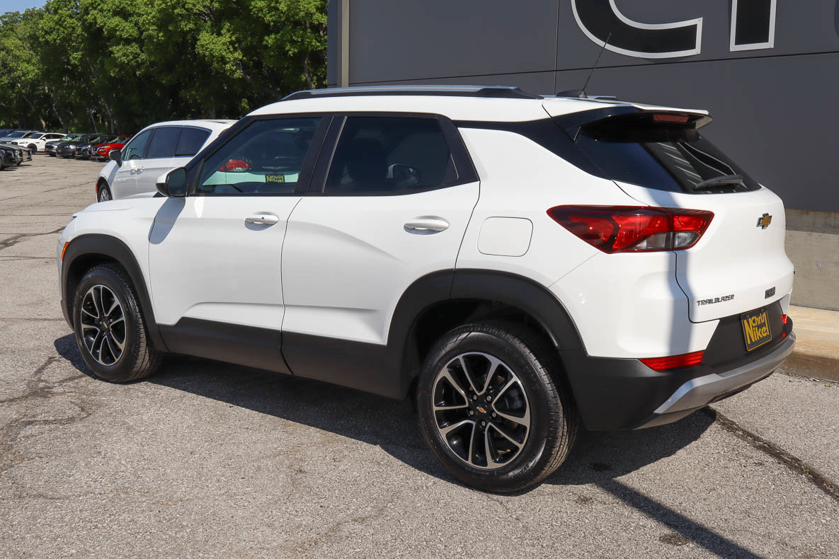 Used 2025 Chevrolet TrailBlazer LT FWD image 6