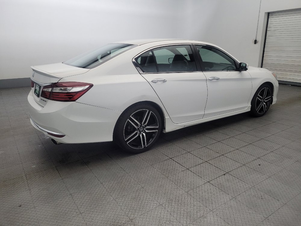 Used 2017 Honda Accord Sport image 10