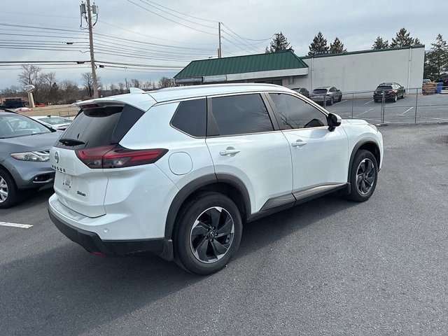 Used 2024 Nissan Rogue SV w/ SV Premium Package image 6