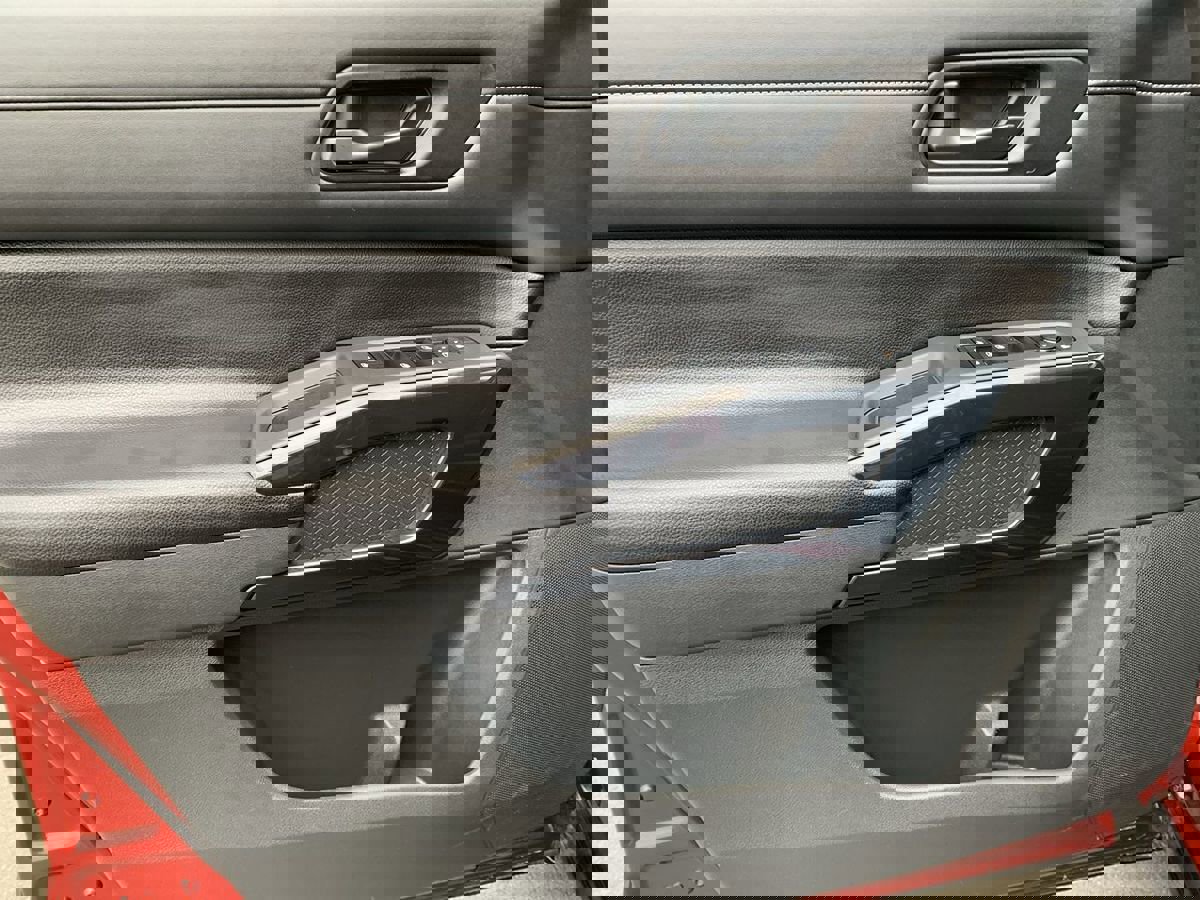 Used 2024 Nissan Pathfinder SV image 14