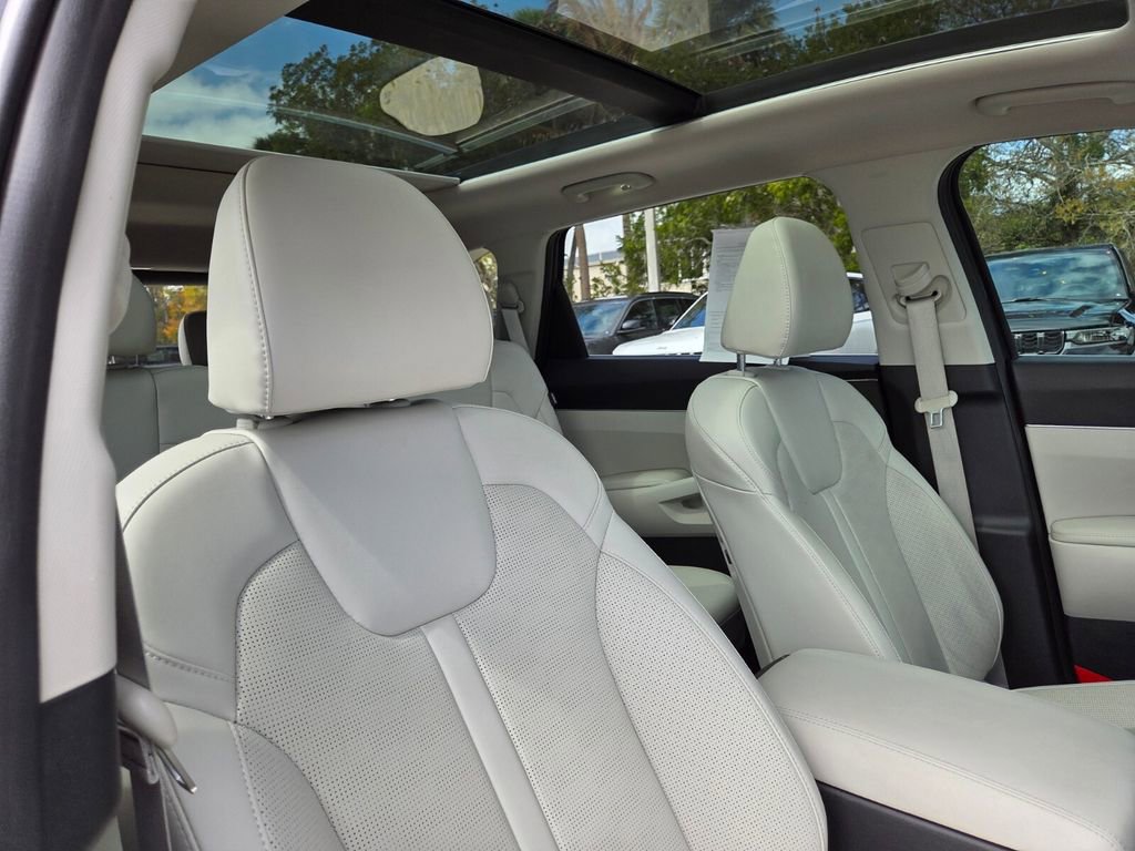 Used 2025 Kia Sorento EX w/ Panoramic Sunroof Package image 11
