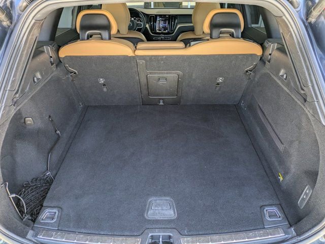 Used 2019 Volvo XC60 T5 Momentum w/ Multimedia Package image 19