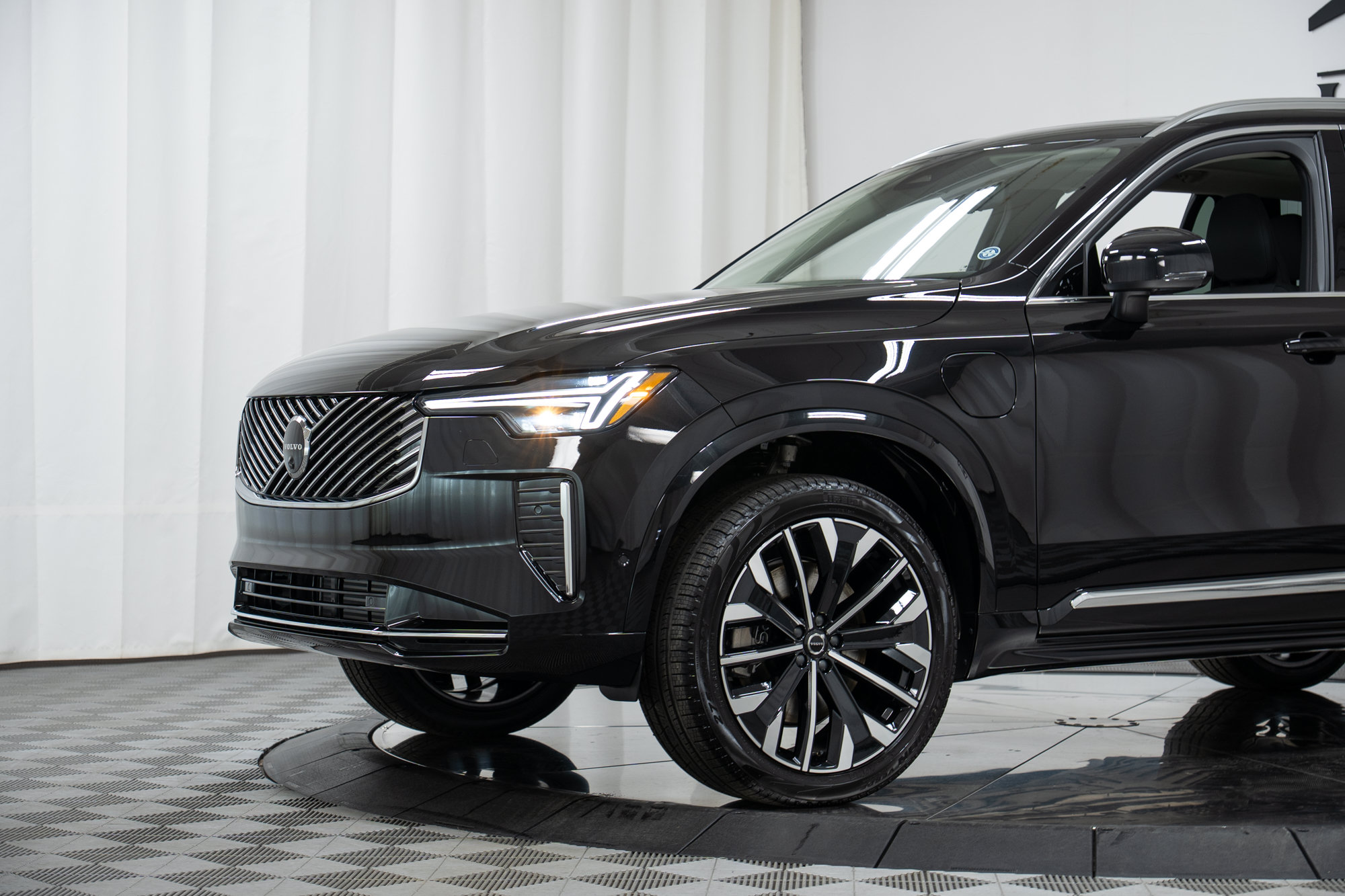 New 2026 Volvo XC90 T8 Plus w/ Protection Package Premier AWD/4WD image 26